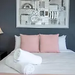 Luxury Waterfront Home @ Kyle Bay 3 Bedroom Duplex