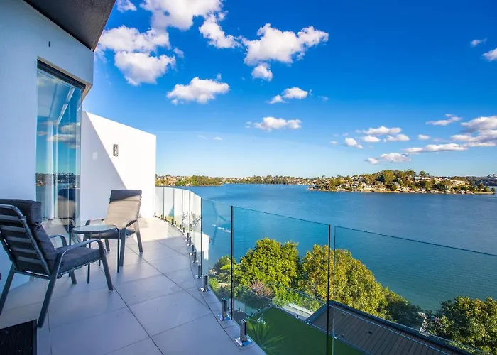 Luxury Waterfront Home @ Kyle Bay 3 Bedroom Duplex